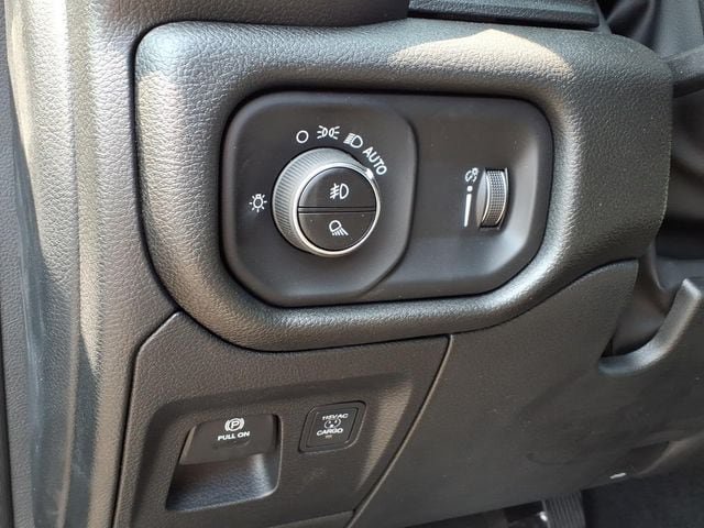 New 2026 RAM 1500 Express AWD/4WD image 18