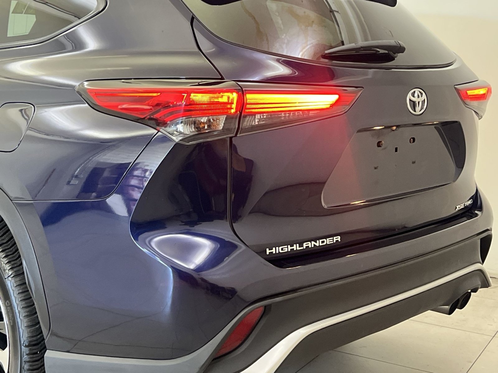 Used 2021 Toyota Highlander XSE AWD/4WD image 31
