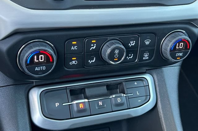 Used 2023 GMC Acadia SLE w/ Driver Convenience Package FWD image 30
