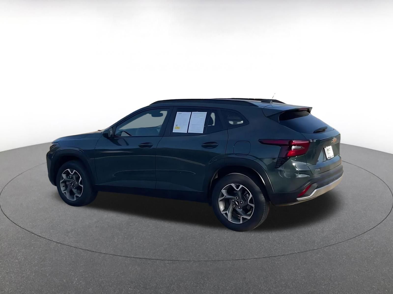 Used 2025 Chevrolet Trax LT FWD image 10