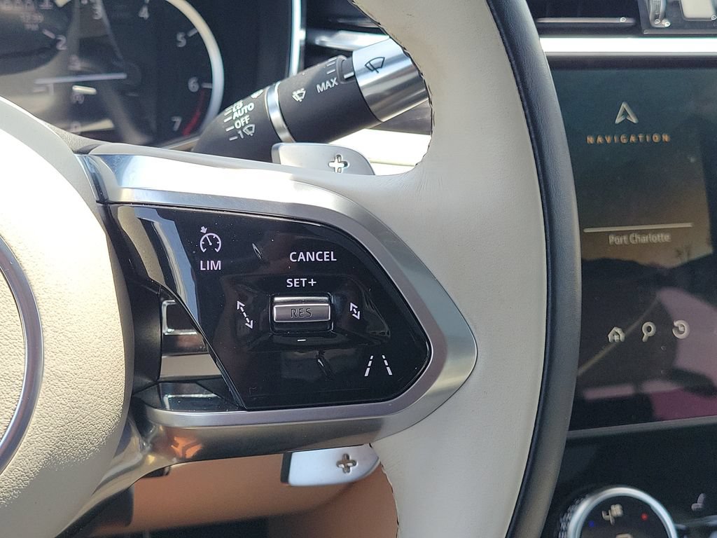 Used 2022 Jaguar XF SE RWD image 26