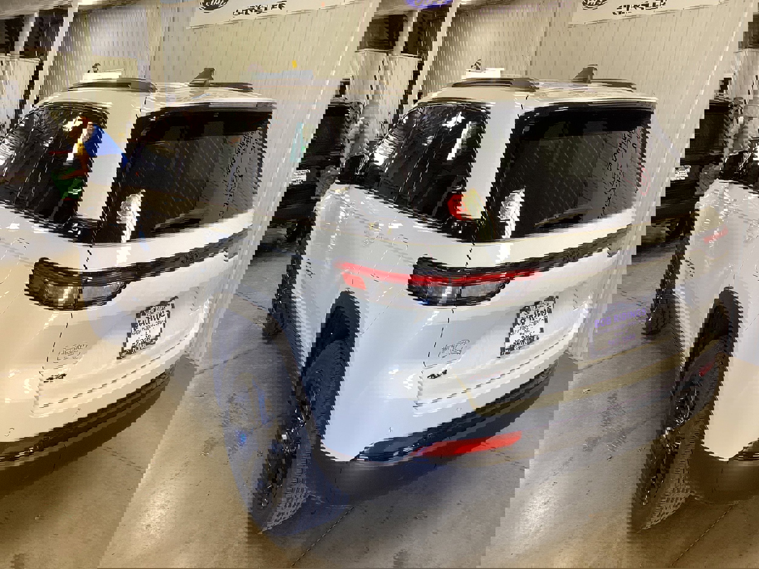 Used 2024 Jeep Grand Cherokee Altitude image 3