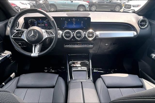 Used 2026 Mercedes-Benz GLB 250 4MATIC image 12