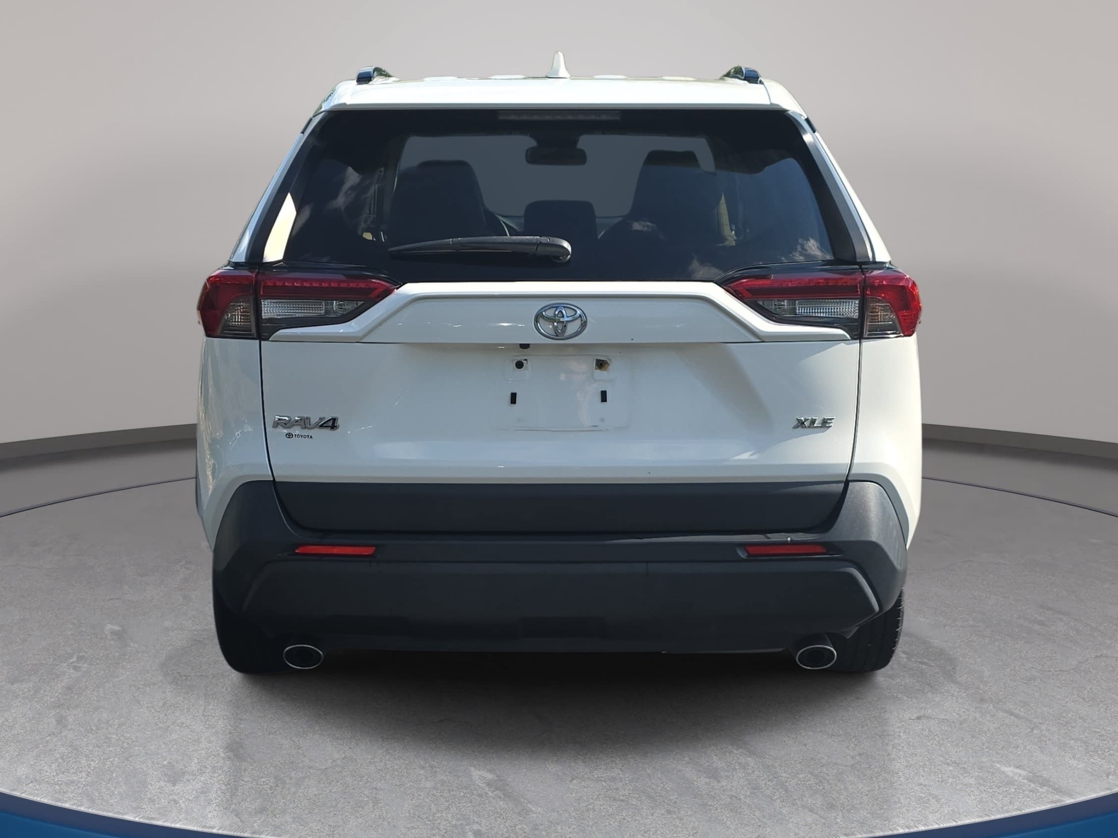 Used 2019 Toyota RAV4 XLE w/ Convenience Package FWD image 6
