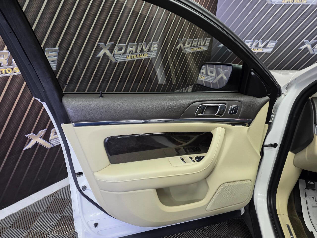 Used 2014 Lincoln MKS AWD w/ Equipment Group 201A image 18