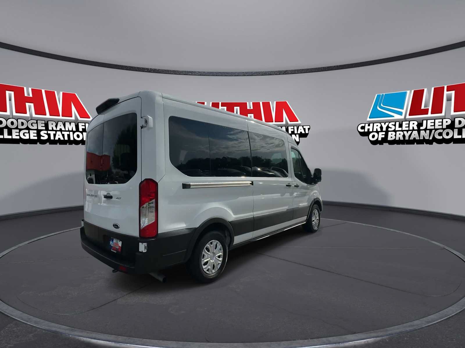 Used 2025 Ford Transit 350 XLT RWD image 8