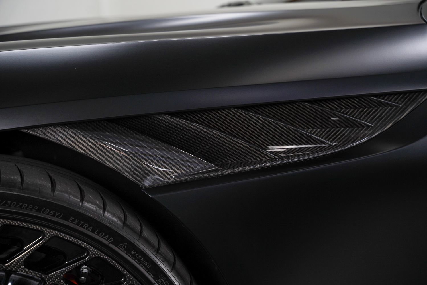 Used 2022 Aston Martin DBS Superleggera Volante RWD image 19
