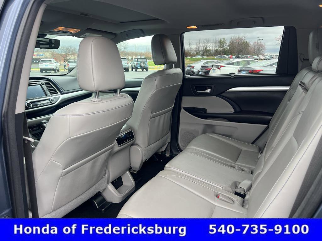 Used 2018 Toyota Highlander XLE image 28