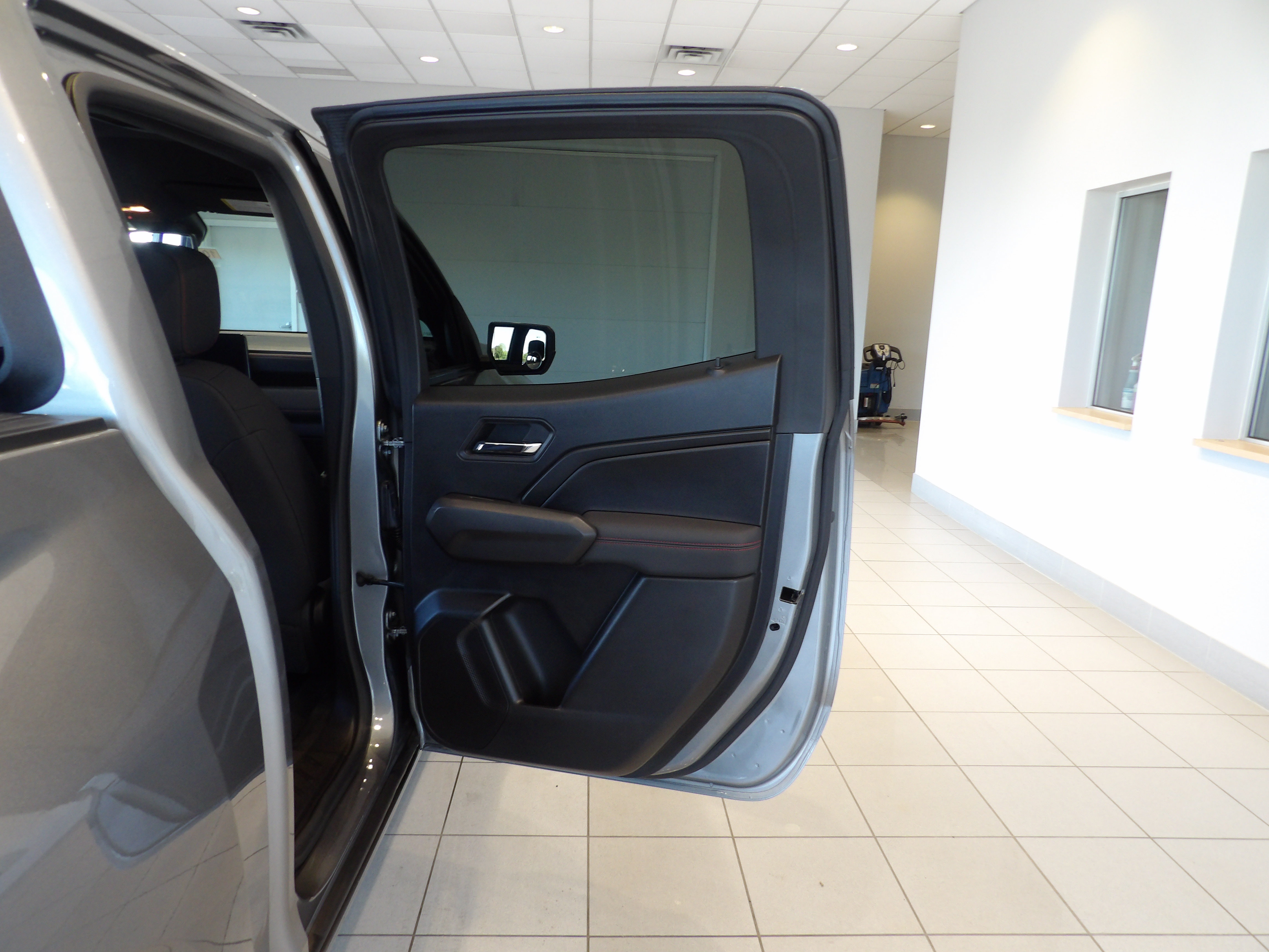 Used 2023 Chevrolet Colorado Z71 w/ Z71 Convenience Package 2 AWD/4WD image 19