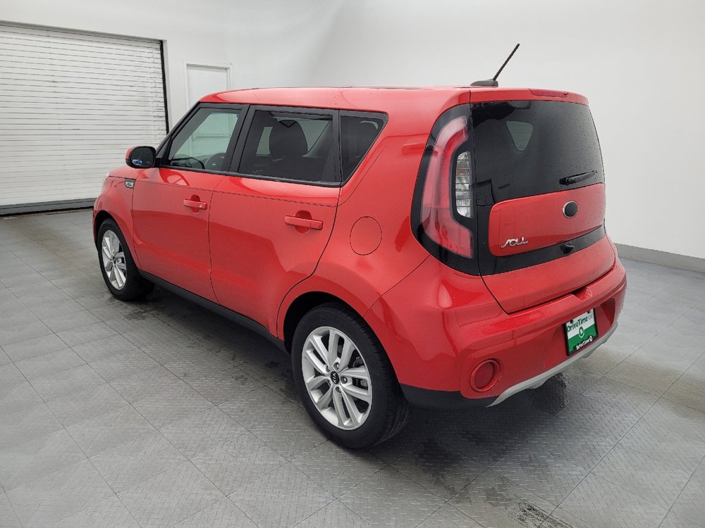 Used 2019 Kia Soul + image 3