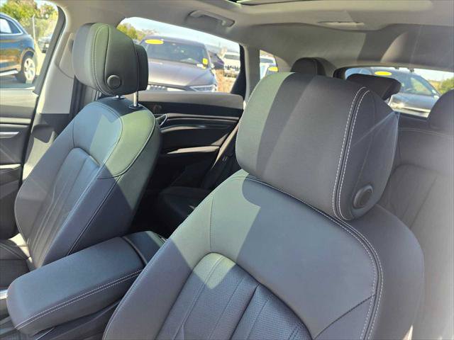 Used 2024 Audi Q8 e-tron Premium Plus AWD/4WD image 24