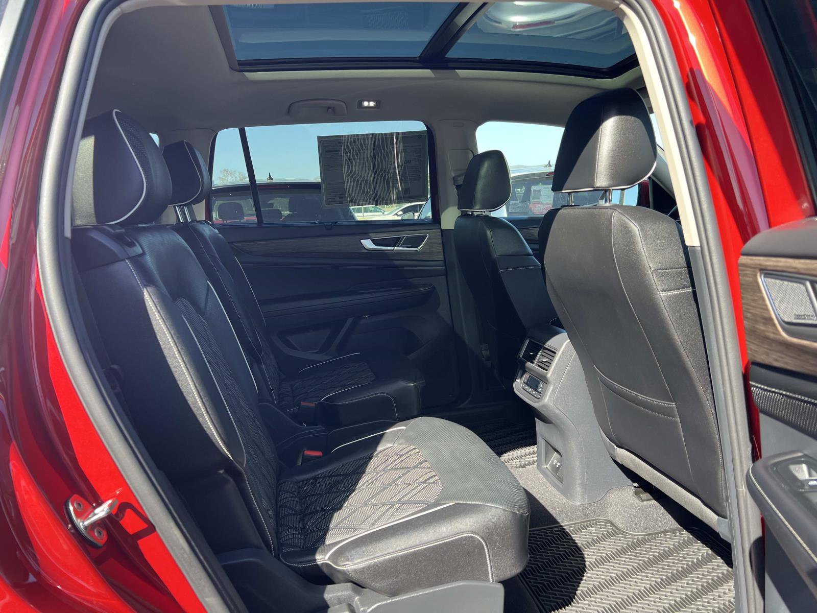 Certified 2025 Volkswagen Atlas SEL Premium R-Line AWD/4WD image 35
