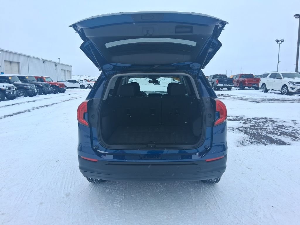 Used 2022 GMC Terrain SLE image 12