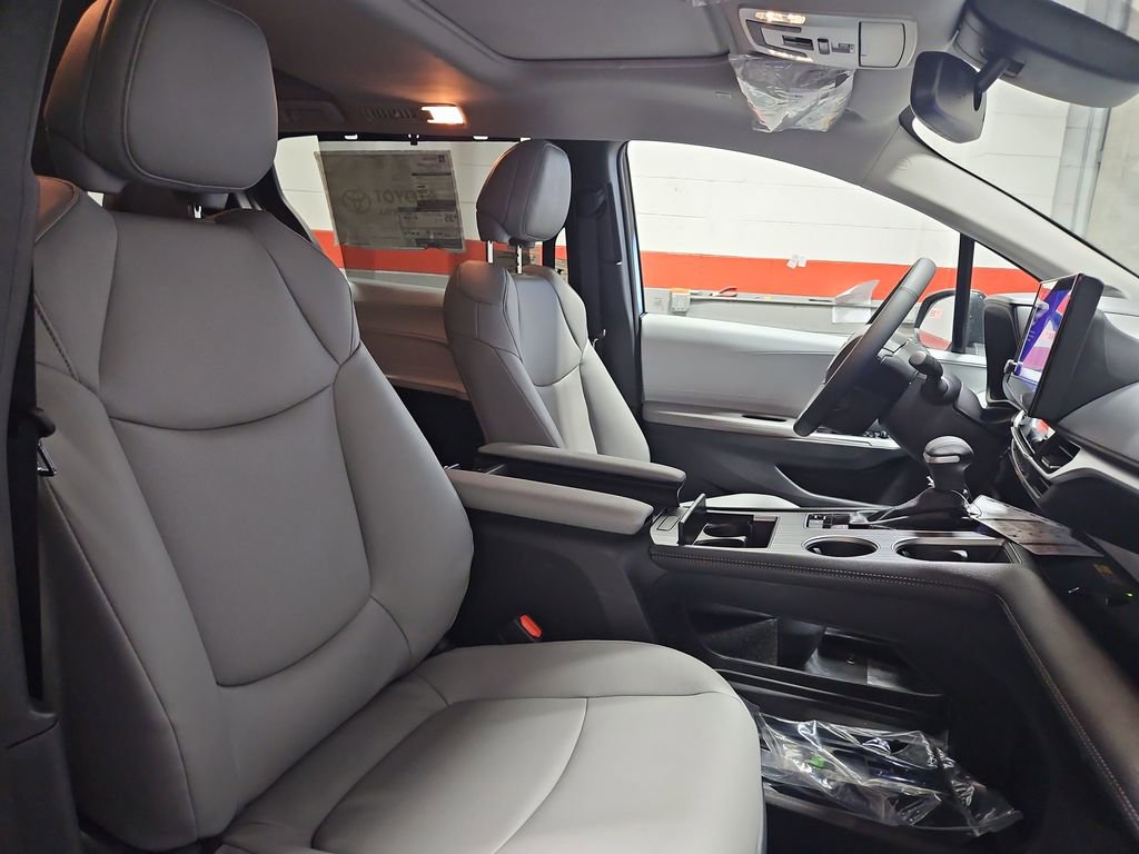 New 2026 Toyota Sienna XLE image 33