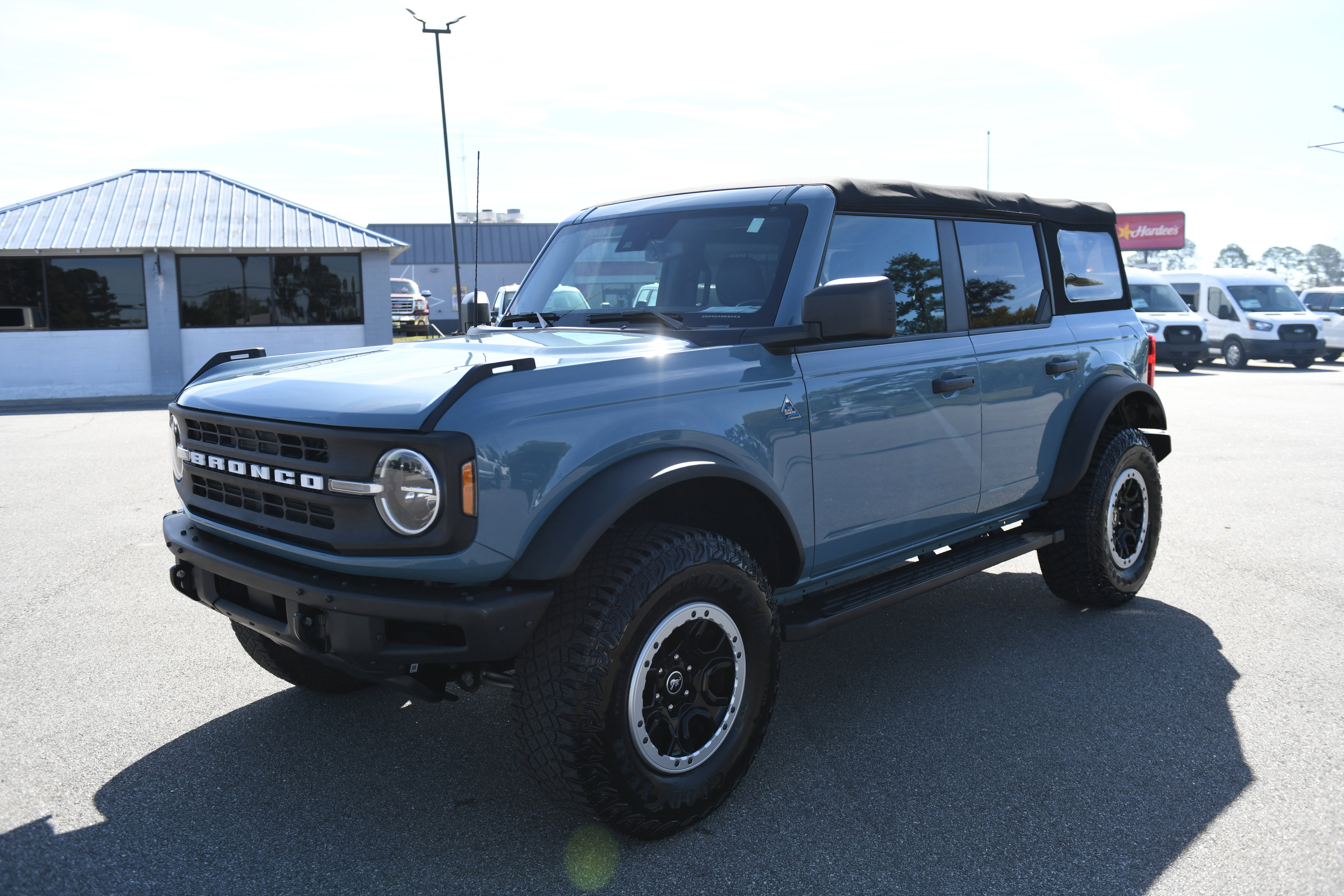 Used 2023 Ford Bronco Black Diamond w/ Sasquatch Package image 12