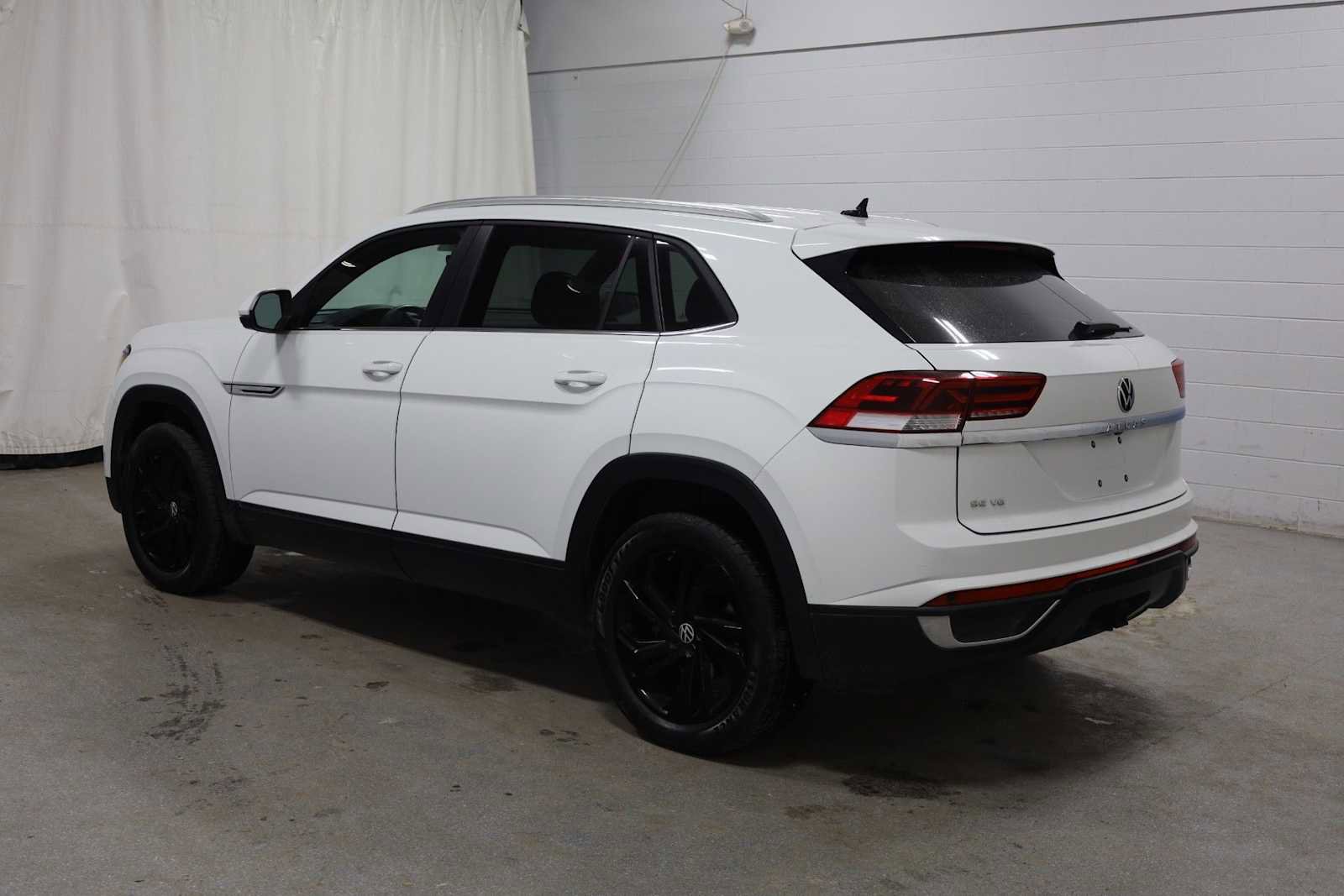 Used 2023 Volkswagen Atlas Cross Sport SE image 3