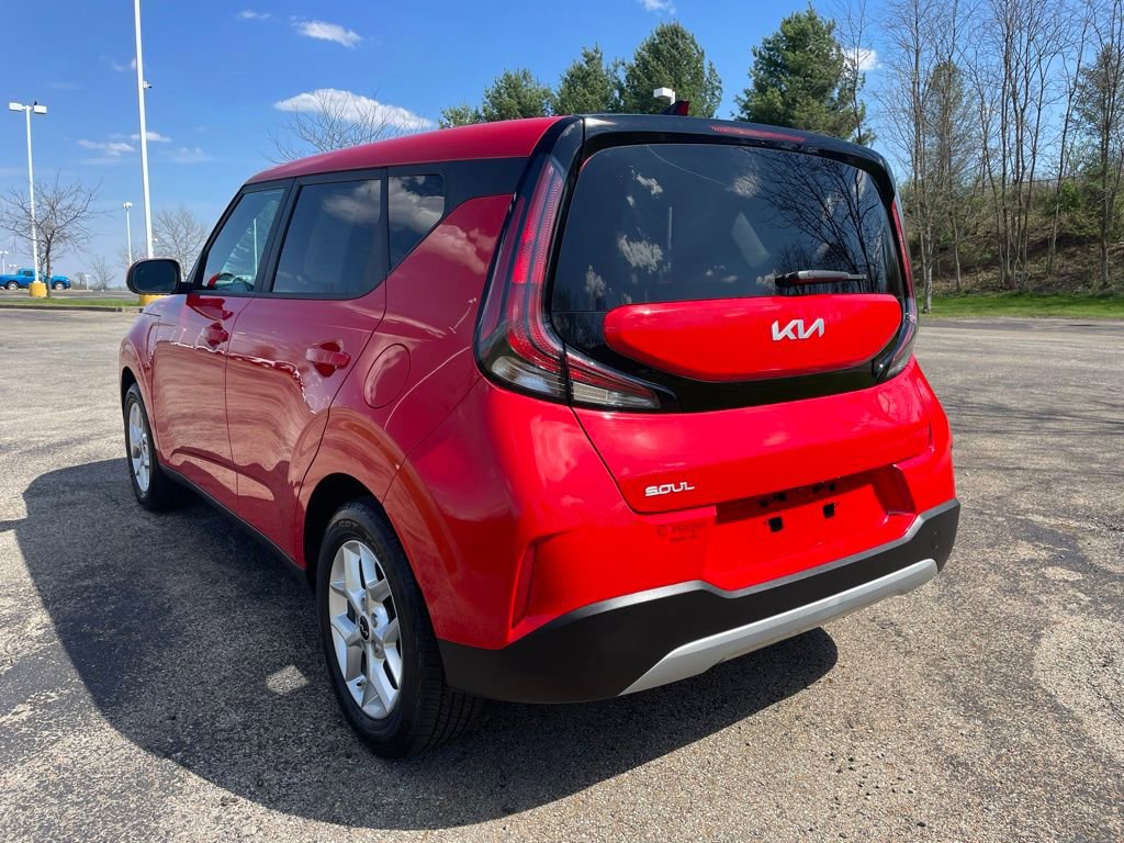 Certified 2023 Kia Soul LX w/ LX Technology Package FWD image 5