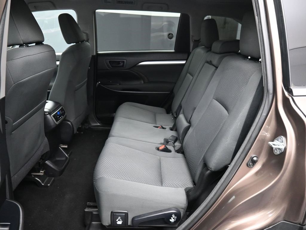 Certified 2018 Toyota Highlander LE image 21