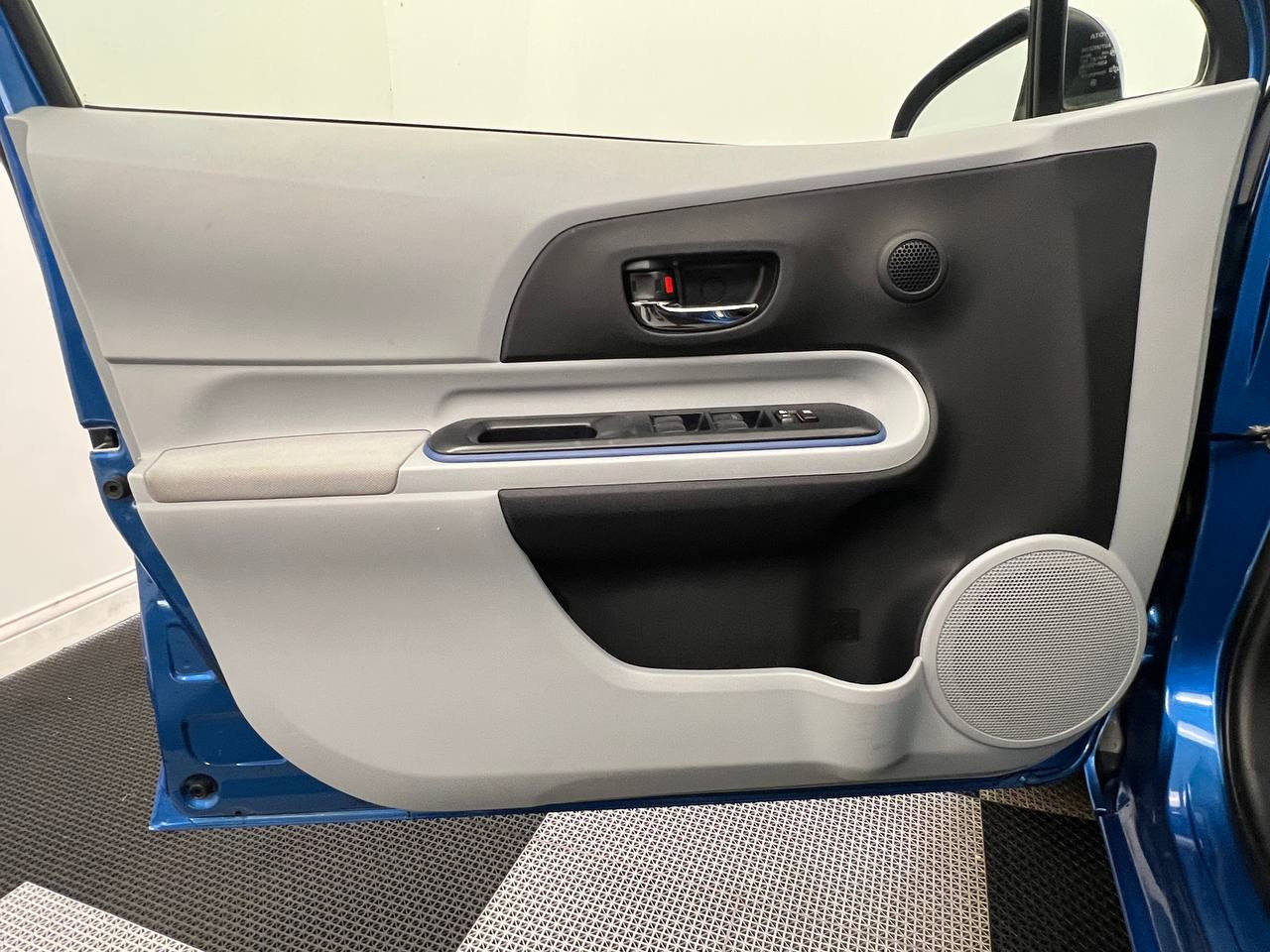 Used 2013 Toyota Prius C Three image 7