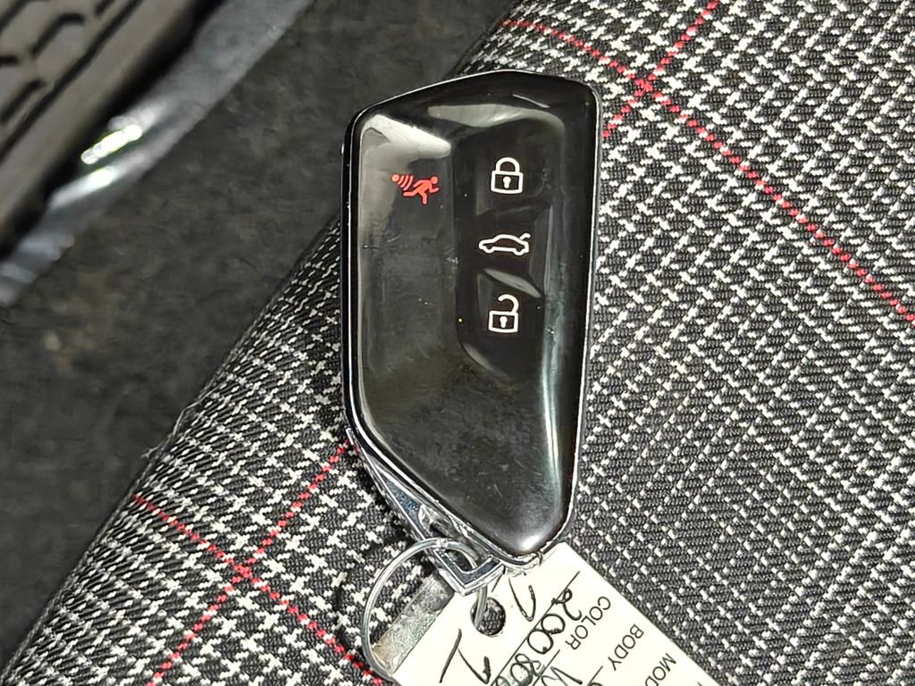 Used 2022 Volkswagen GTI SE FWD image 13