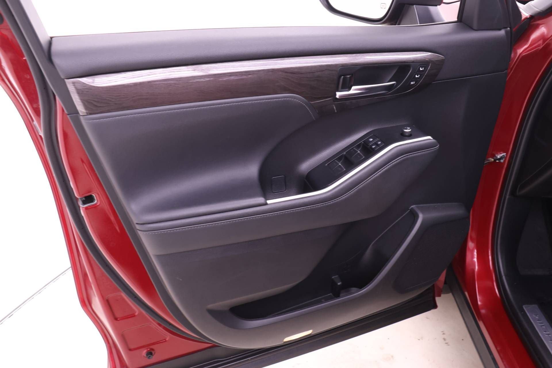 Used 2021 Toyota Highlander Limited image 8