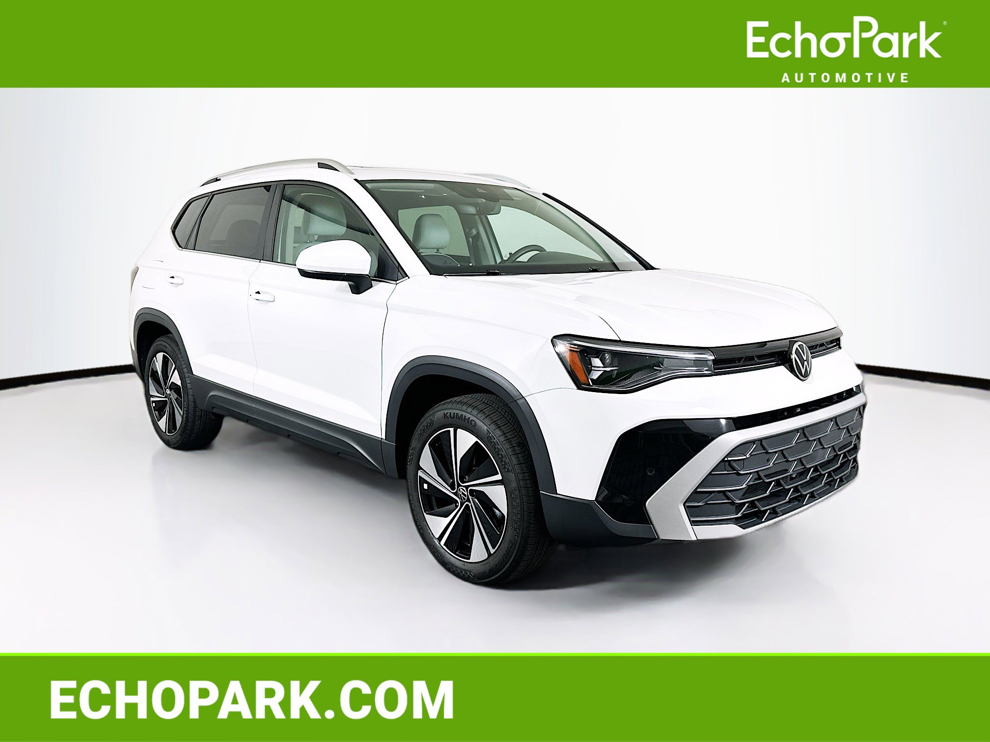 Used 2025 Volkswagen Taos SE w/ Panoramic Sunroof Package