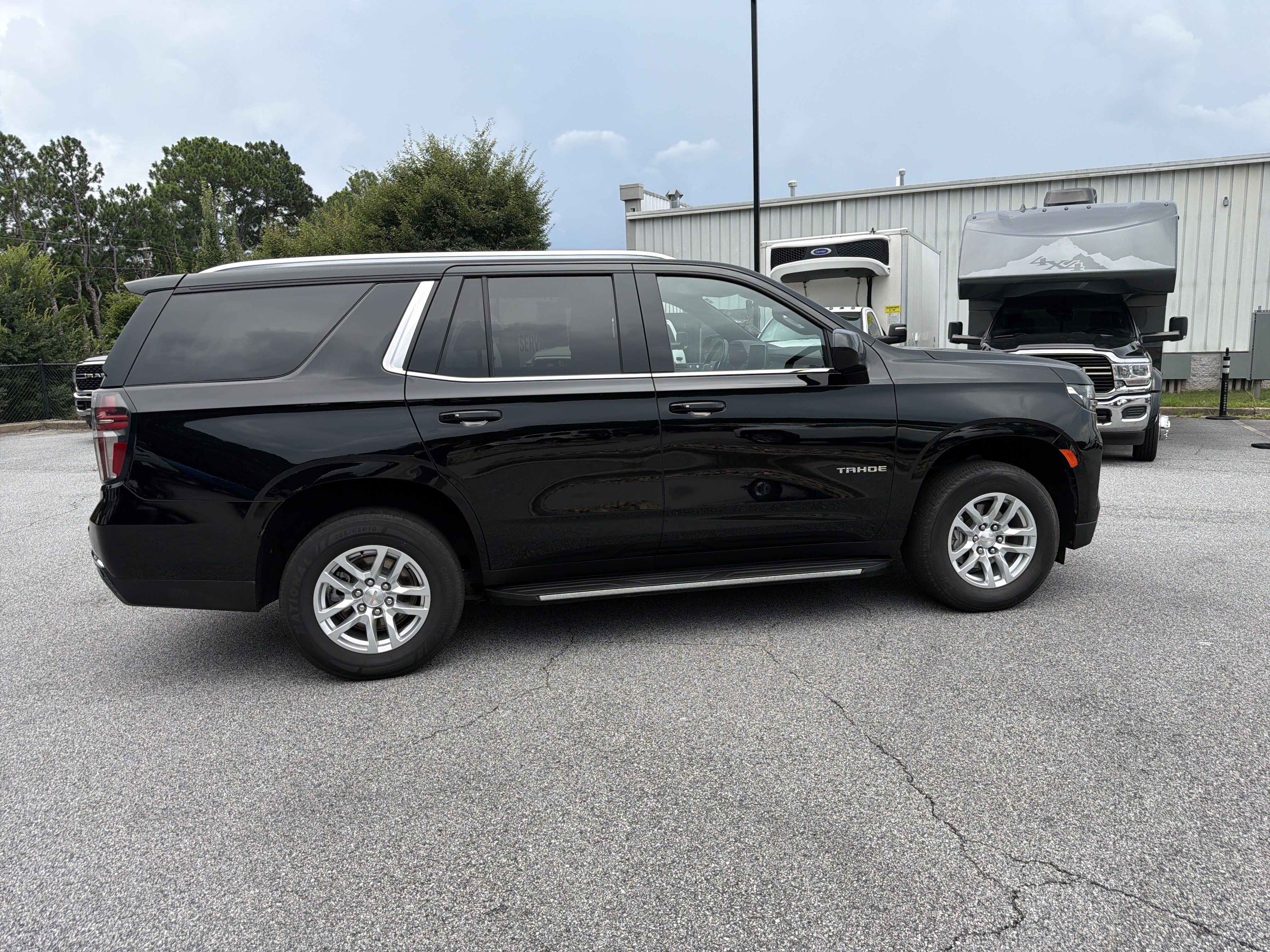 Used 2024 Chevrolet Tahoe LT RWD image 9