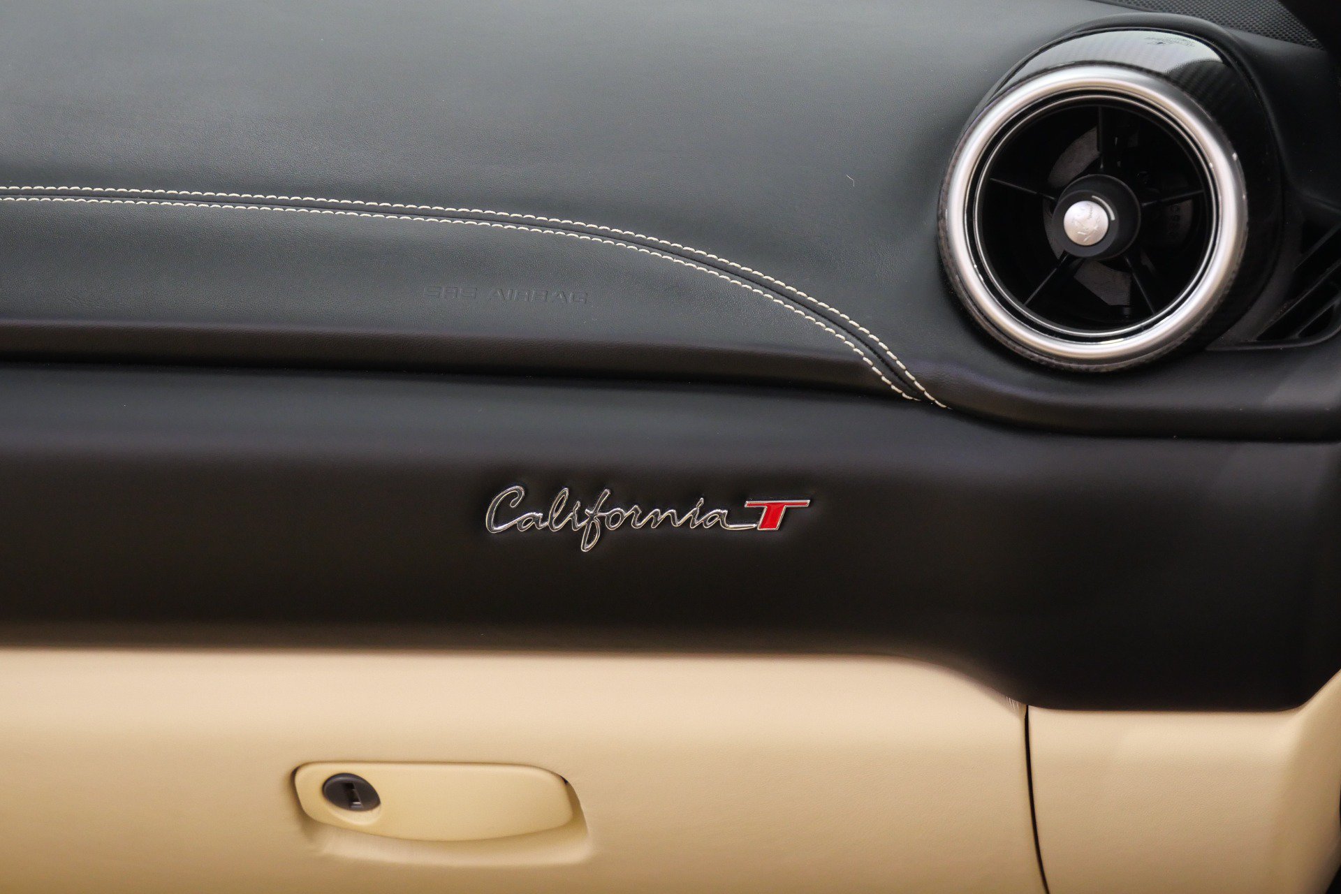 Used 2015 Ferrari California T RWD image 38