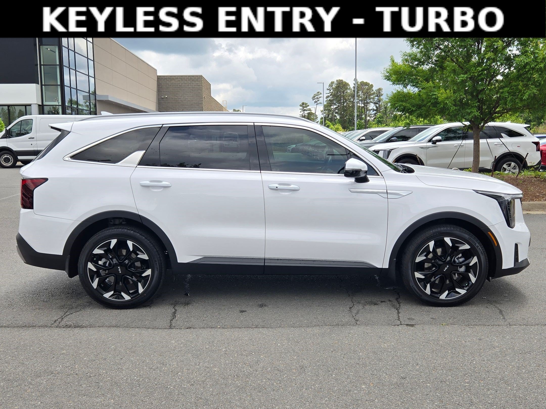 Used 2025 Kia Sorento EX w/ Panoramic Sunroof Package FWD image 8