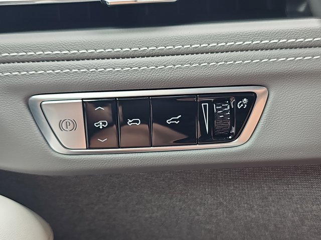 New 2026 Cadillac Escalade IQ Sport 1 w/ LPO, ONYX Package image 29