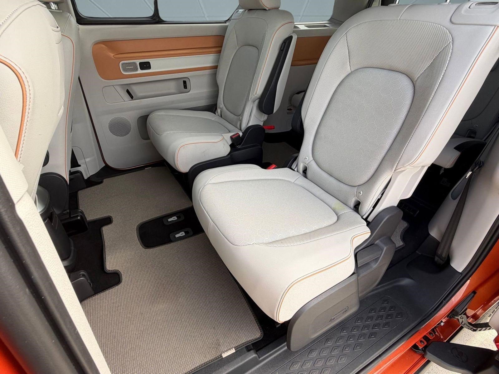 Certified 2025 Volkswagen ID. Buzz Pro S Plus RWD image 13