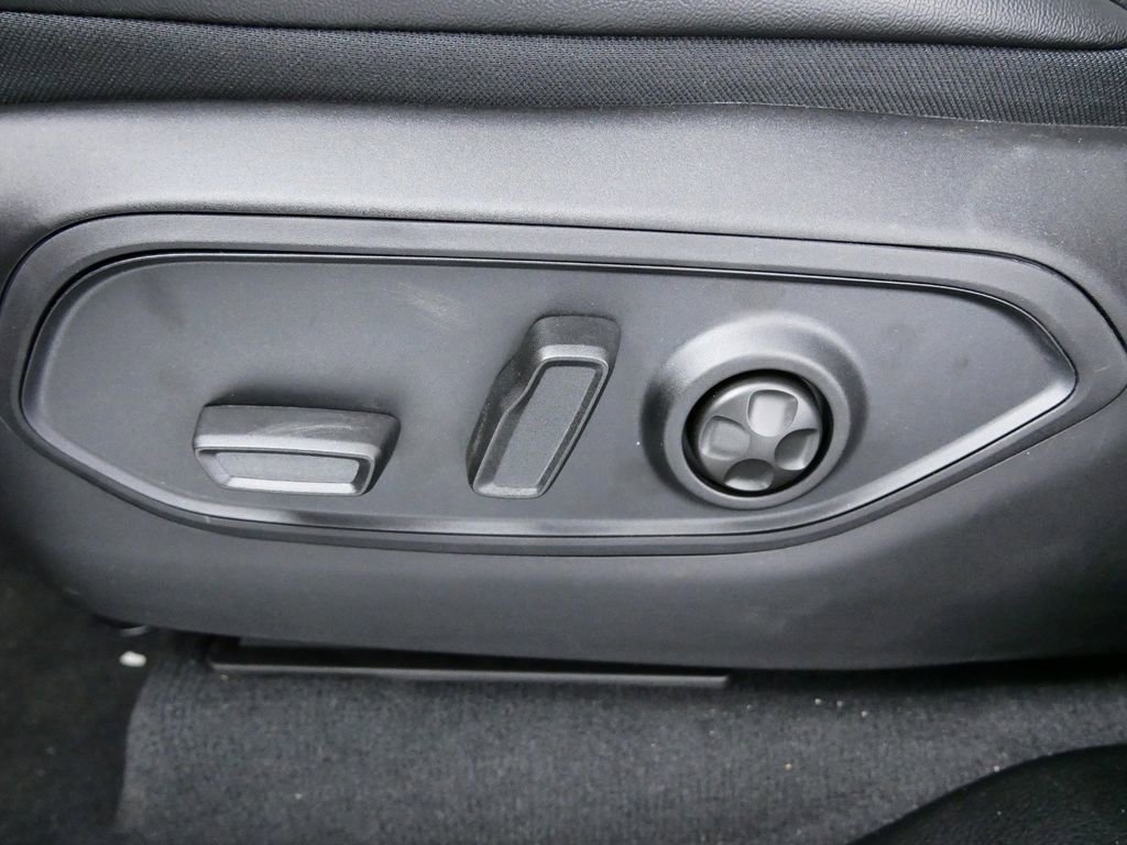 Certified 2024 Jeep Grand Cherokee Altitude image 38