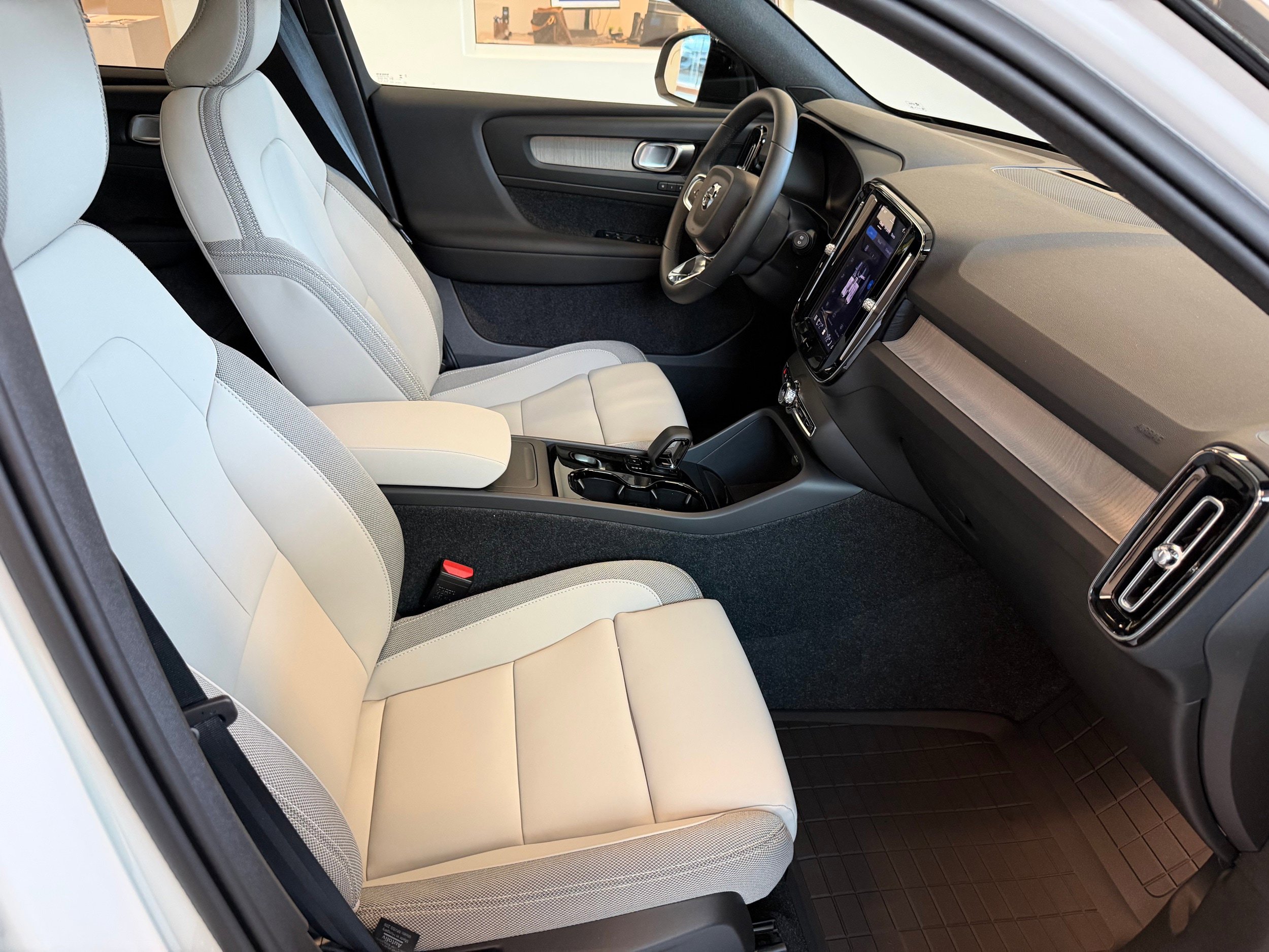 New 2026 Volvo EX40 Plus w/ Climate Package RWD image 27