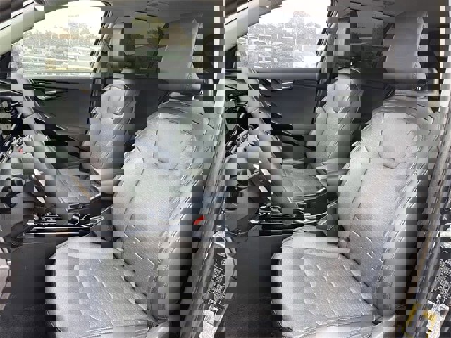 Used 2024 Kia Niro SX Touring image 25