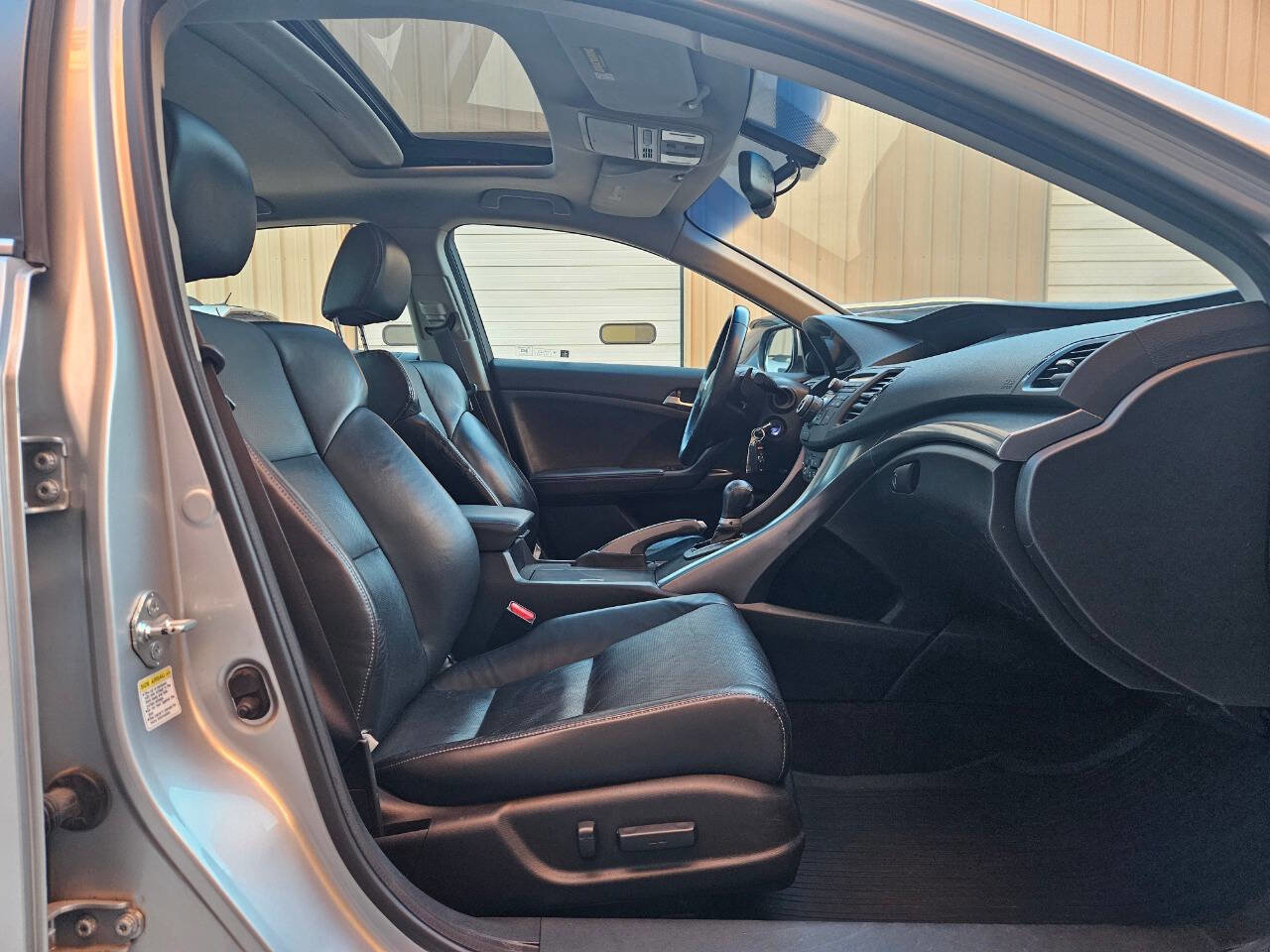 Used 2011 Acura TSX w/Tech 4dr Sedan 5A w/Technolo image 16