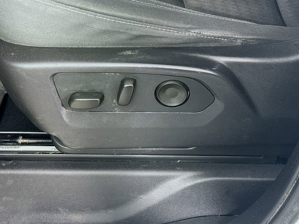 Used 2024 Chevrolet Silverado 2500 LT image 23