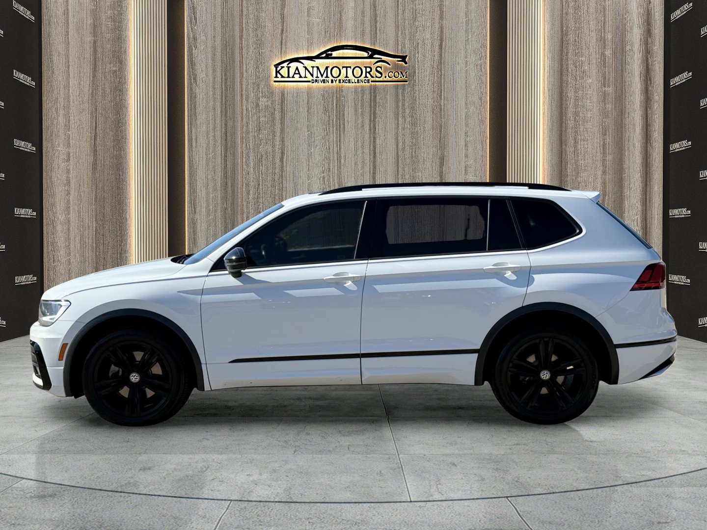 Used 2019 Volkswagen Tiguan SEL R-Line FWD image 7