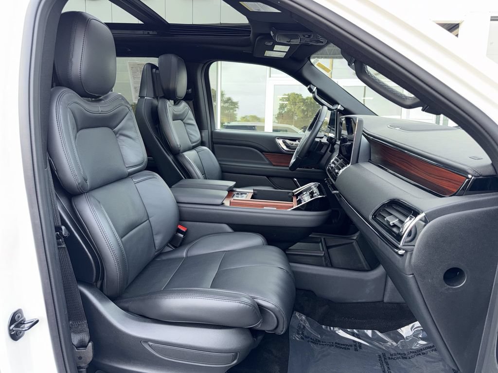 Certified 2024 Lincoln Navigator Reserve AWD/4WD image 28