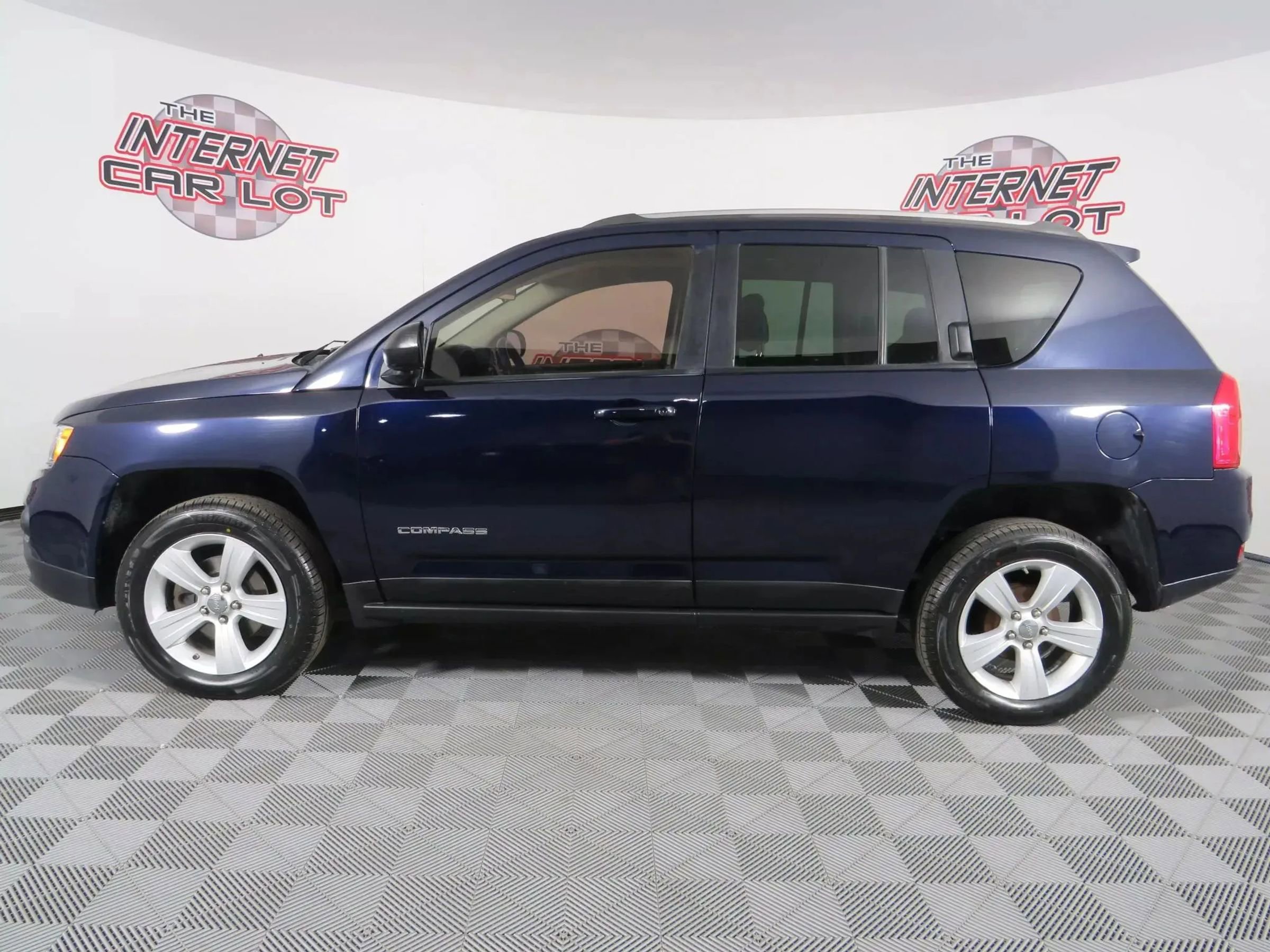 Used 2013 Jeep Compass Latitude w/ Sun/Sound Group FWD image 4