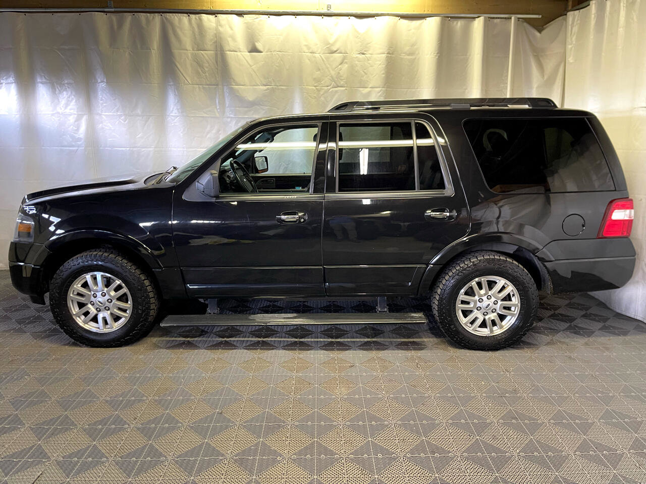 Used 2014 Ford Expedition Limited w/ Equipment Group 301A AWD/4WD image 5