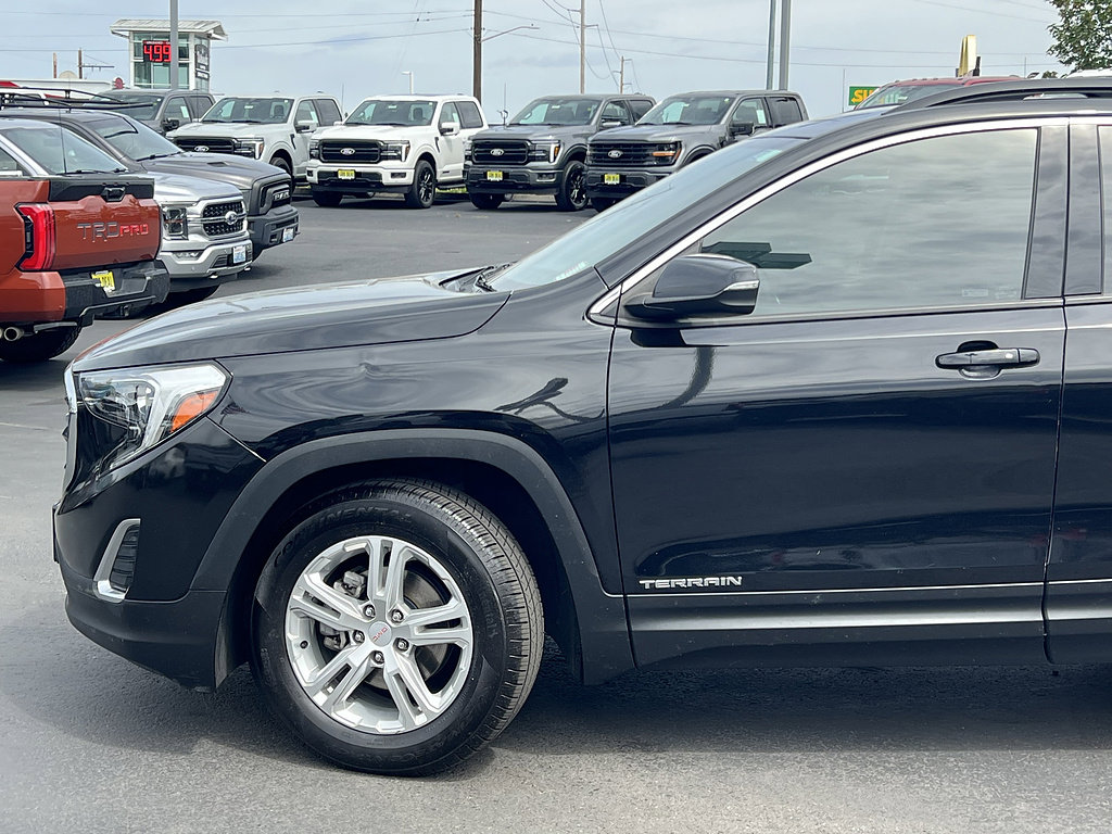 Used 2018 GMC Terrain SLE w/ Driver Convenience Package FWD image 10