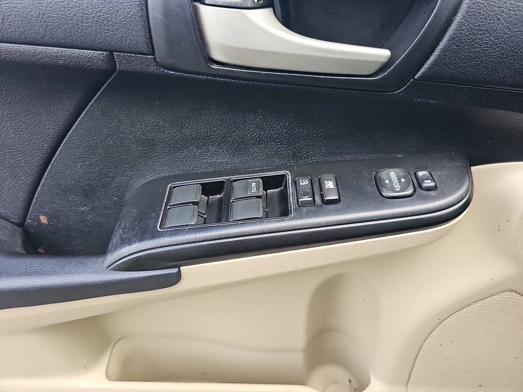 Used 2013 Toyota Camry FWD image 25