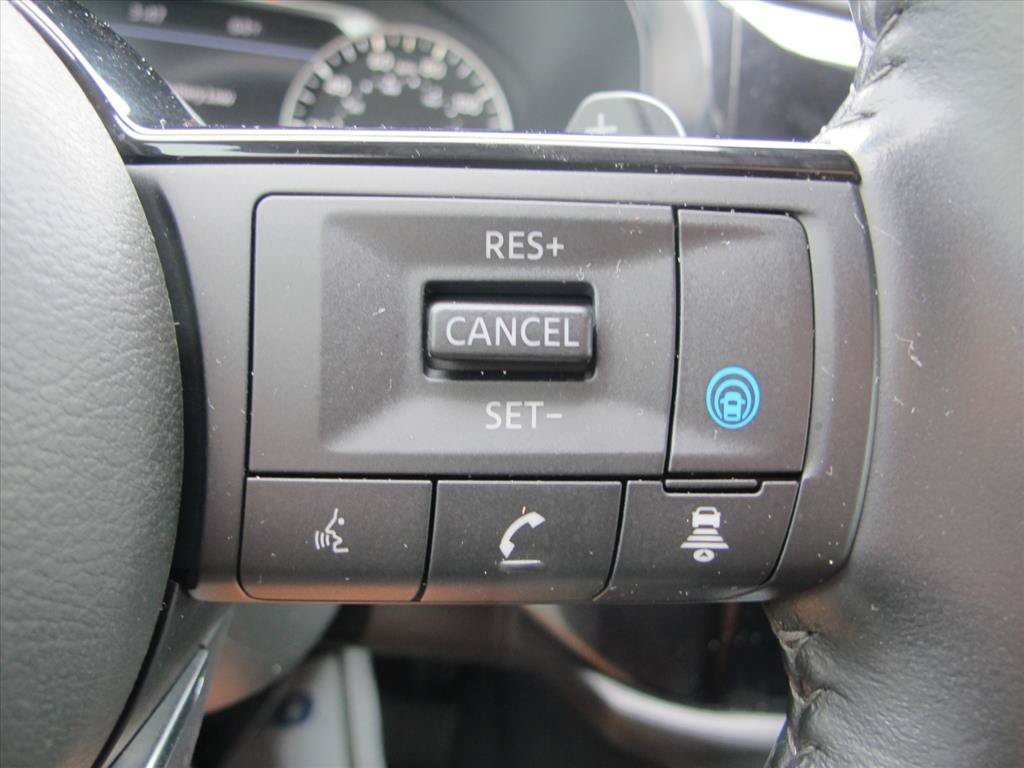 Used 2023 Nissan Pathfinder SL w/ Lighting Package (N92) FWD image 14