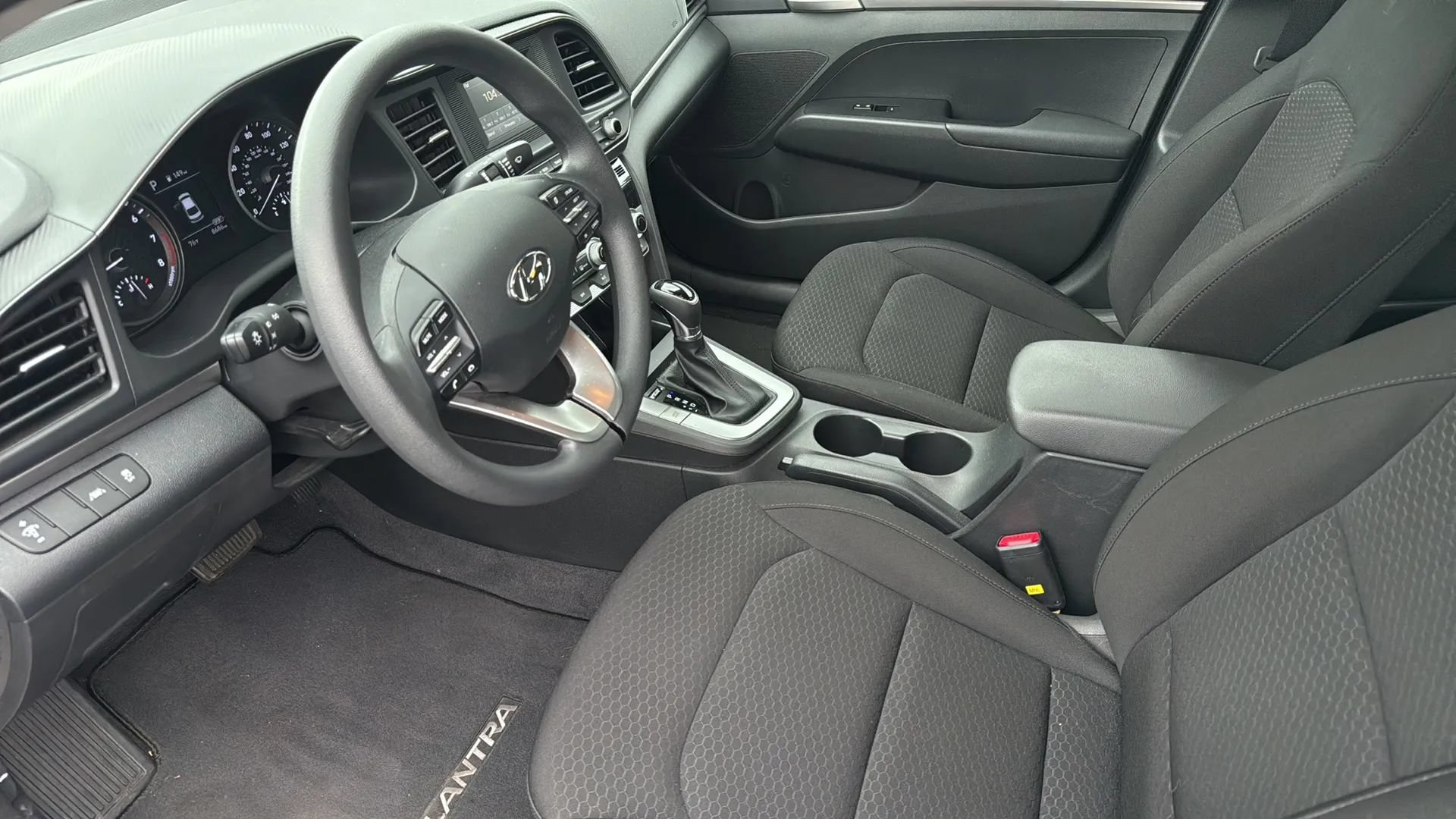 Used 2020 Hyundai Elantra SE w/ Cargo Package (C1) FWD image 10