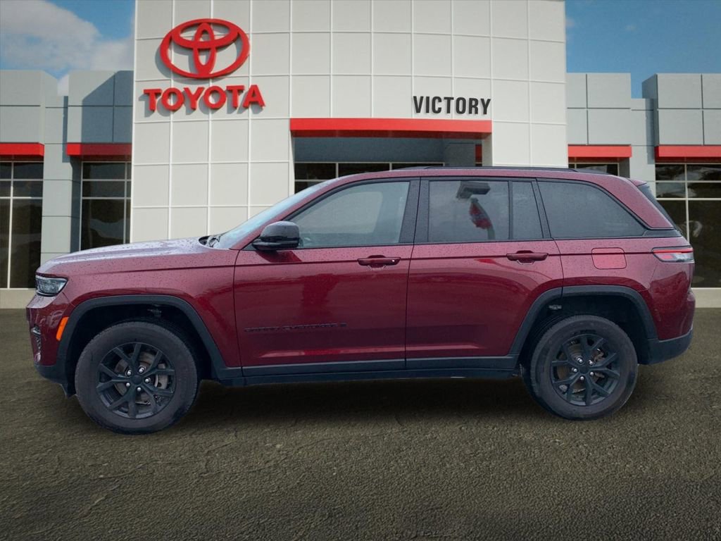 Used 2024 Jeep Grand Cherokee Altitude image 6