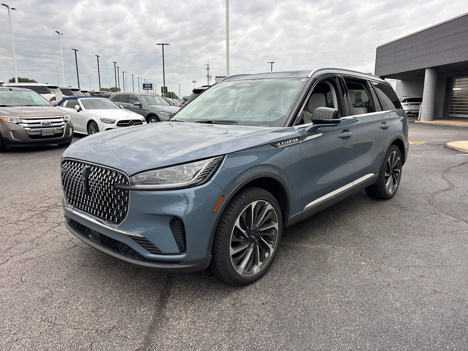 New 2026 Lincoln Aviator Reserve AWD/4WD image 3