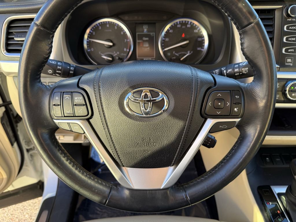 Used 2014 Toyota Highlander Limited image 19
