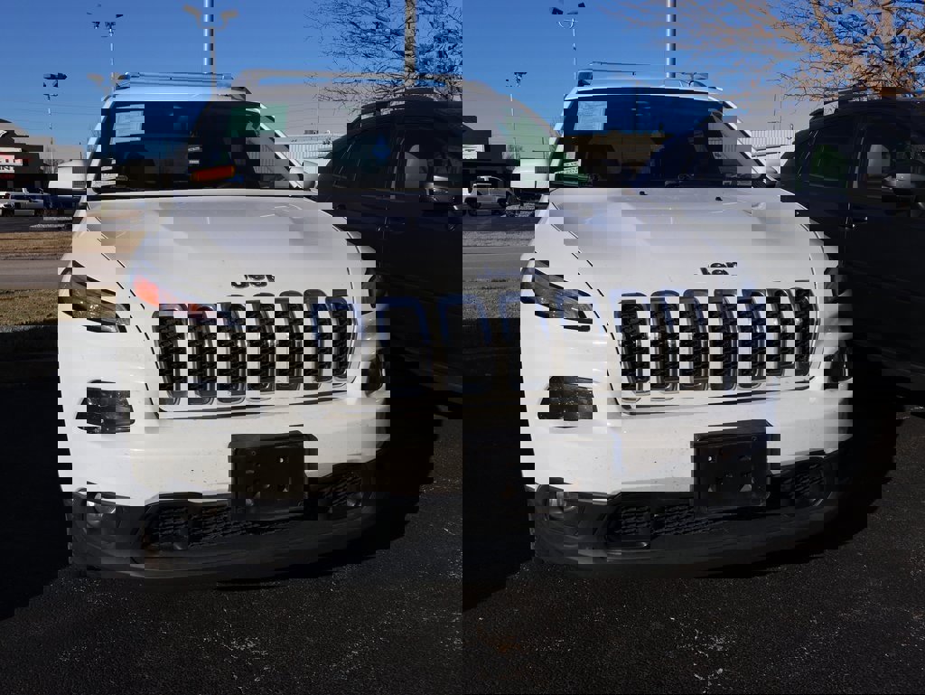 Used 2016 Jeep Cherokee Latitude w/ Comfort/Convenience Group image 4