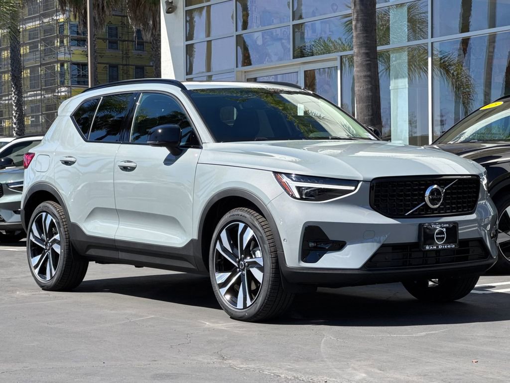 New 2026 Volvo XC40 B5 Ultra w/ Climate Package image 7