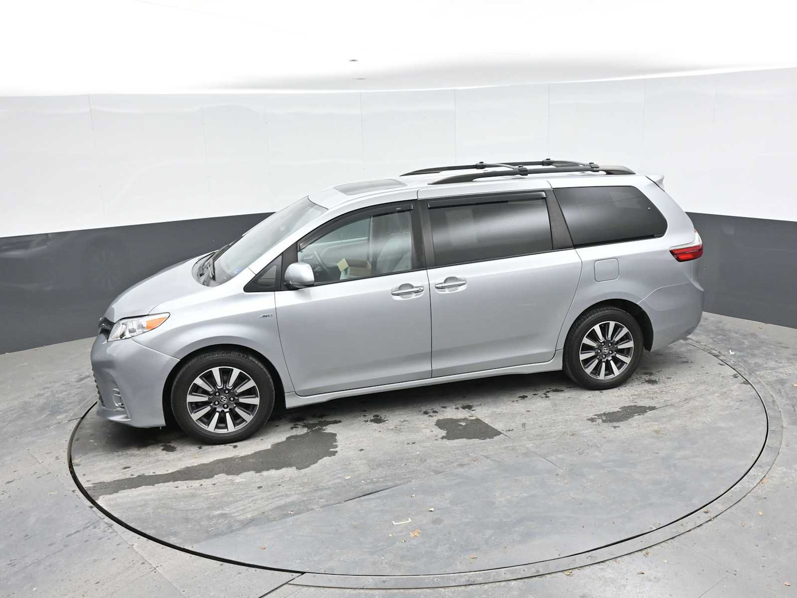 Used 2020 Toyota Sienna XLE w/ XLE Navigation Package AWD/4WD image 14
